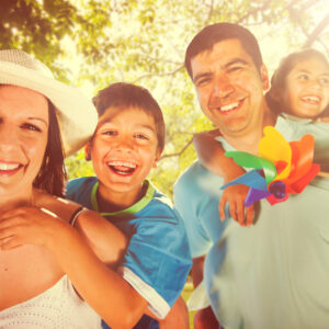 Attachement et parentalité :  l’influence de l’histoire d’attachement des parents sur la posture éducative.