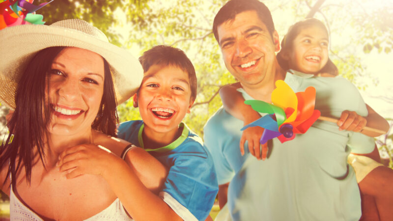 Attachement et parentalité :  l’influence de l’histoire d’attachement des parents sur la posture éducative.